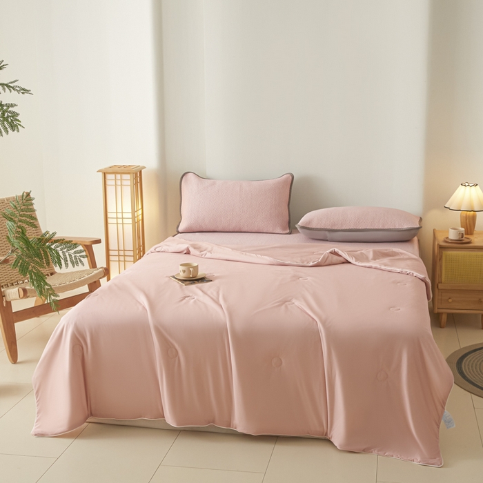 91家纺网 家纺一手货源 找家纺 欧邦 2025春夏新款PE凉感冰豆豆床笠款夏被夏凉被空调被四件套 桃心-粉