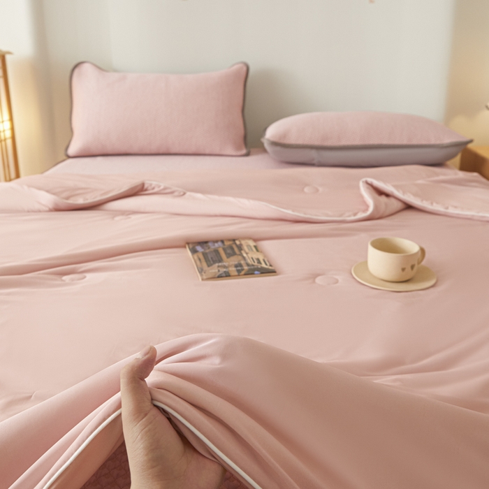 91家纺网 家纺一手货源 找家纺 欧邦 2025春夏新款PE凉感冰豆豆床笠款夏被夏凉被空调被四件套 桃心-粉