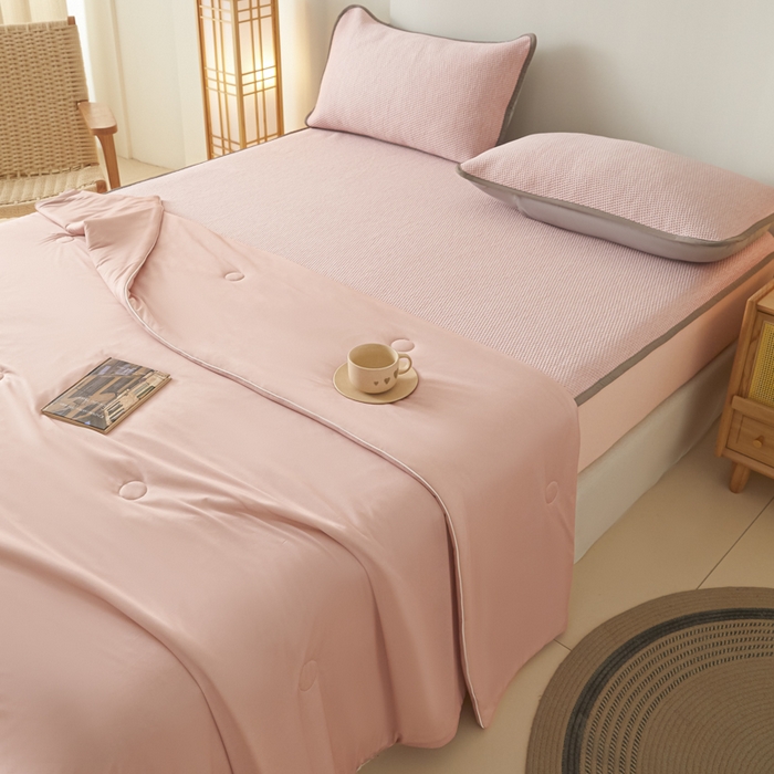 91家纺网 家纺一手货源 找家纺 欧邦 2025春夏新款PE凉感冰豆豆床笠款夏被夏凉被空调被四件套 桃心-粉