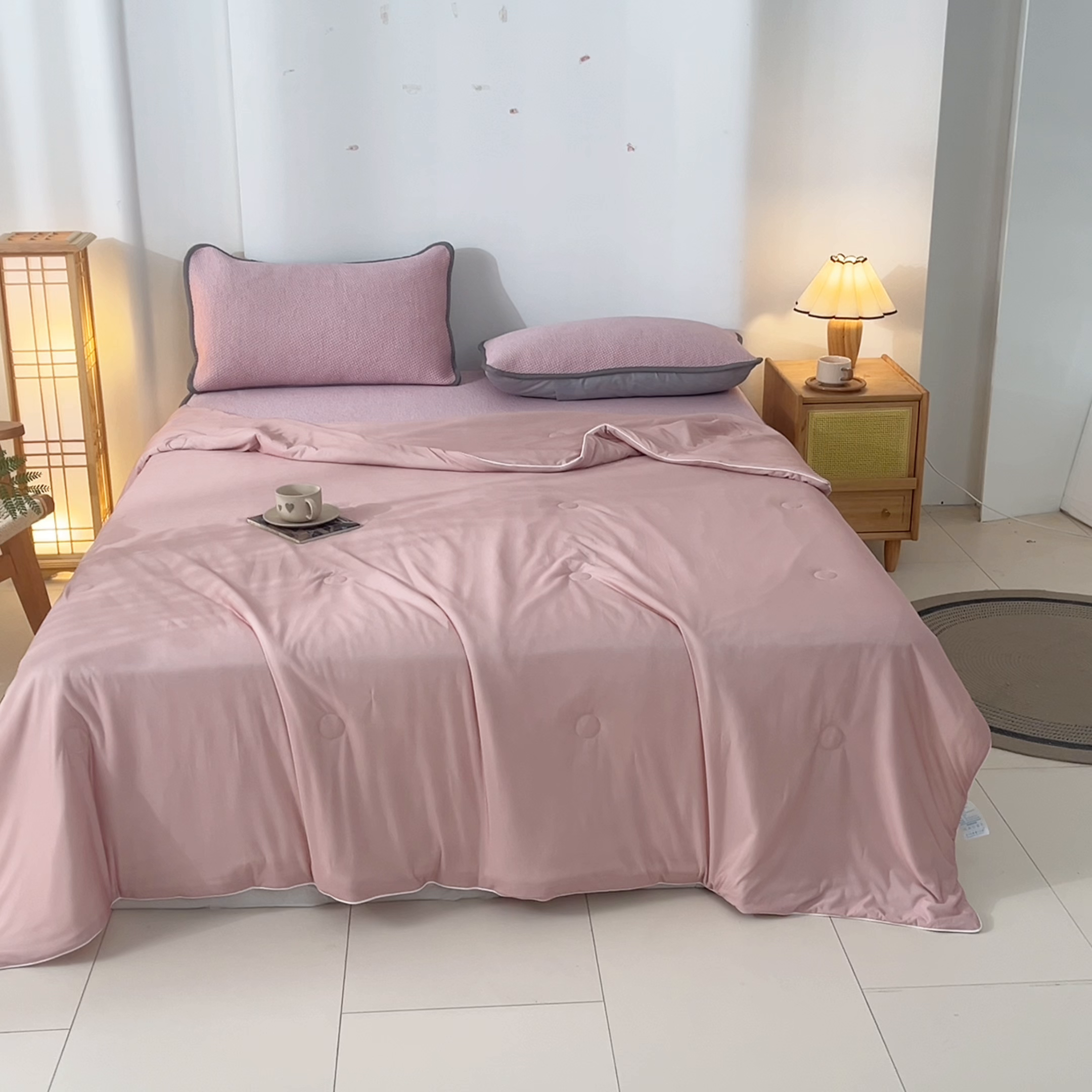 91家纺网 家纺一手货源 找家纺 欧邦 2025春夏新款PE凉感冰豆豆床笠款夏被夏凉被空调被四件套 桃心-粉