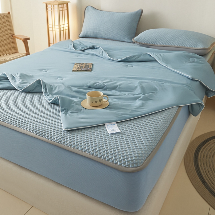 91家纺网 家纺一手货源 找家纺 欧邦 2025春夏新款PE凉感冰豆豆床笠款夏被夏凉被空调被四件套 桃心-蓝