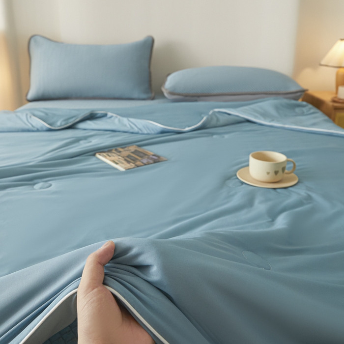 91家纺网 家纺一手货源 找家纺 欧邦 2025春夏新款PE凉感冰豆豆床笠款夏被夏凉被空调被四件套 桃心-蓝