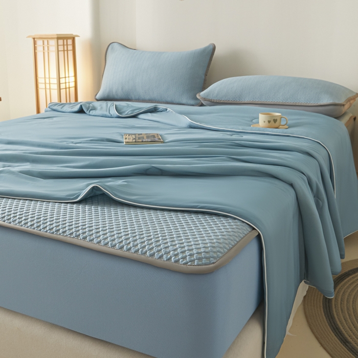 91家纺网 家纺一手货源 找家纺 欧邦 2025春夏新款PE凉感冰豆豆床笠款夏被夏凉被空调被四件套 桃心-蓝