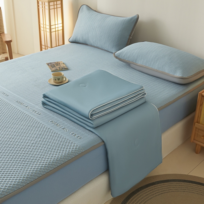 91家纺网 家纺一手货源 找家纺 欧邦 2025春夏新款PE凉感冰豆豆床笠款夏被夏凉被空调被四件套 桃心-蓝