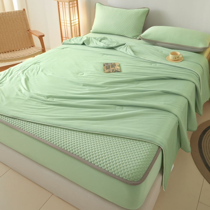 91家纺网 家纺一手货源 找家纺 欧邦 2025春夏新款PE凉感冰豆豆床笠款夏被夏凉被空调被四件套 桃心-绿