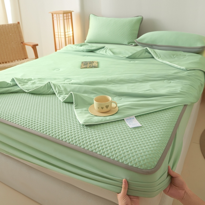 91家纺网 家纺一手货源 找家纺 欧邦 2025春夏新款PE凉感冰豆豆床笠款夏被夏凉被空调被四件套 桃心-绿
