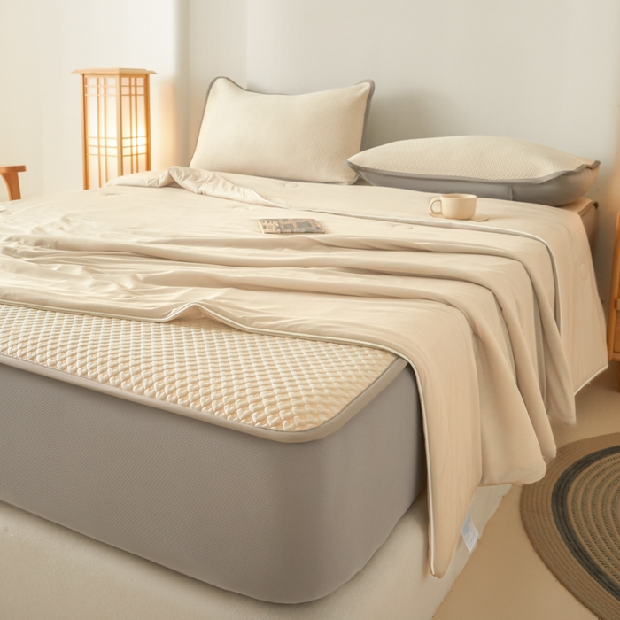 91家纺网 家纺一手货源 找家纺 欧邦 2025春夏新款PE凉感冰豆豆床笠款夏被夏凉被空调被四件套 桃心-米