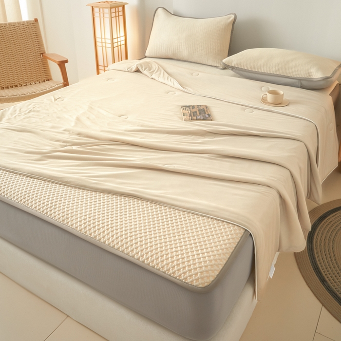 91家纺网 家纺一手货源 找家纺 欧邦 2025春夏新款PE凉感冰豆豆床笠款夏被夏凉被空调被四件套 桃心-米