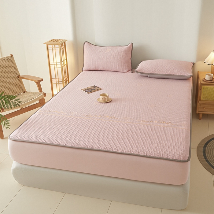 91家纺网 家纺一手货源 找家纺 欧邦 2025春夏新款PE凉感冰豆豆床笠款夏被夏凉被空调被四件套 四叶草-粉