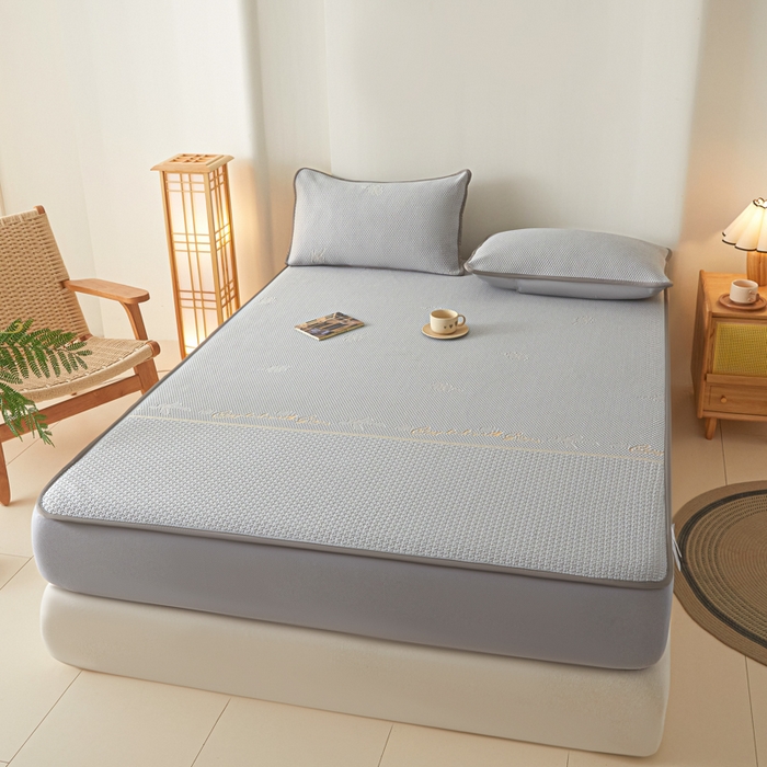 91家纺网 家纺一手货源 找家纺 欧邦 2025春夏新款PE凉感冰豆豆床笠款夏被夏凉被空调被四件套 四叶草-灰