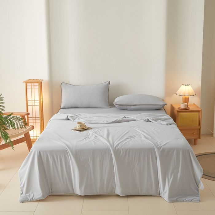 91家纺网 家纺一手货源 找家纺 欧邦 2025春夏新款PE凉感冰豆豆床笠款夏被夏凉被空调被四件套 四叶草-灰