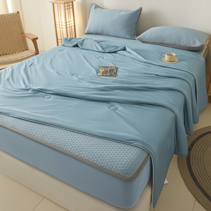 91家纺网 家纺一手货源 找家纺 欧邦 2025春夏新款PE凉感冰豆豆床笠款夏被夏凉被空调被四件套 四叶草-蓝