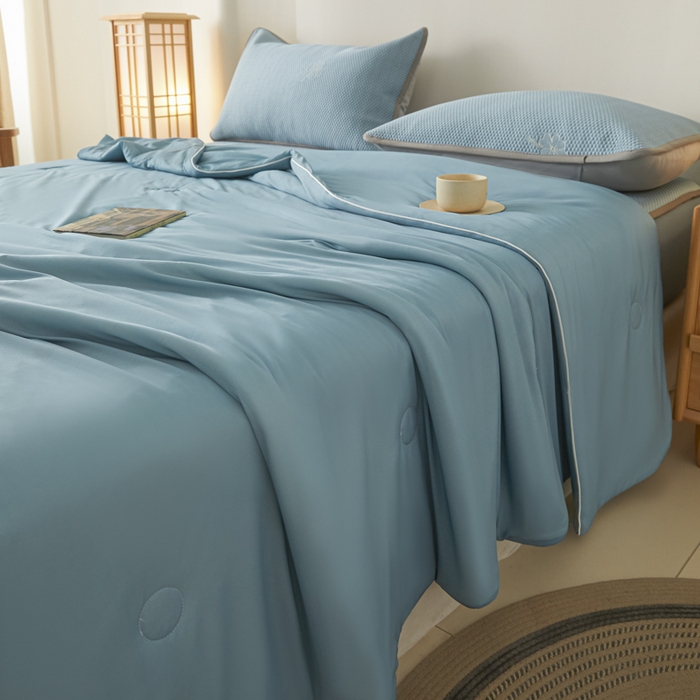 91家纺网 家纺一手货源 找家纺 欧邦 2025春夏新款PE凉感冰豆豆床笠款夏被夏凉被空调被四件套 四叶草-蓝