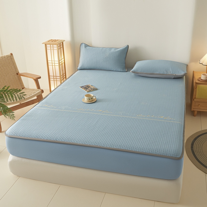 91家纺网 家纺一手货源 找家纺 欧邦 2025春夏新款PE凉感冰豆豆床笠款夏被夏凉被空调被四件套 四叶草-蓝