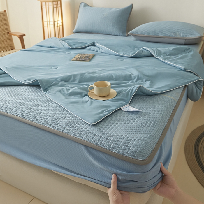 91家纺网 家纺一手货源 找家纺 欧邦 2025春夏新款PE凉感冰豆豆床笠款夏被夏凉被空调被四件套 四叶草-蓝