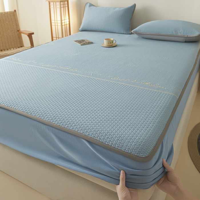 91家纺网 家纺一手货源 找家纺 欧邦 2025春夏新款PE凉感冰豆豆床笠款夏被夏凉被空调被四件套 四叶草-蓝