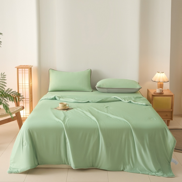 91家纺网 家纺一手货源 找家纺 欧邦 2025春夏新款PE凉感冰豆豆床笠款夏被夏凉被空调被四件套 四叶草-绿