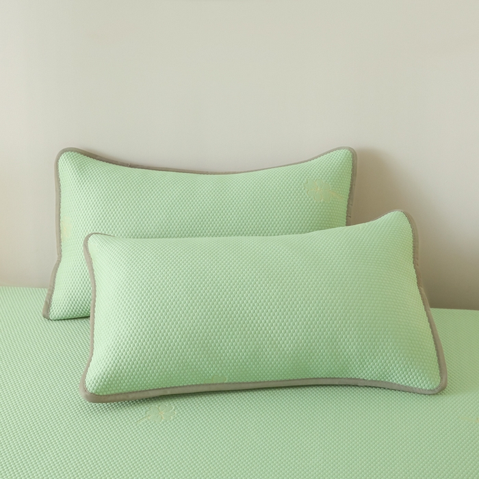 91家纺网 家纺一手货源 找家纺 欧邦 2025春夏新款PE凉感冰豆豆床笠款夏被夏凉被空调被四件套 四叶草-绿