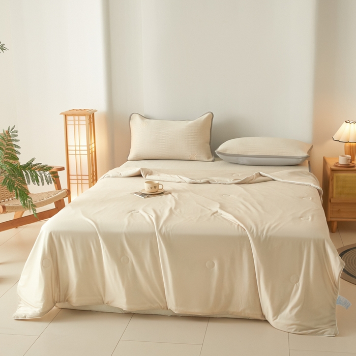 91家纺网 家纺一手货源 找家纺 欧邦 2025春夏新款PE凉感冰豆豆床笠款夏被夏凉被空调被四件套 四叶草-米