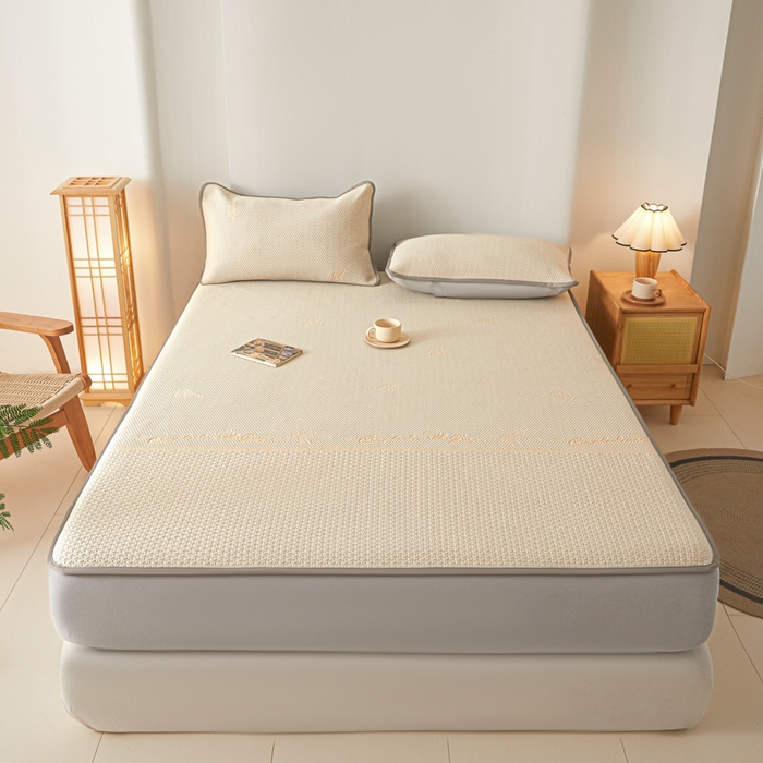 91家纺网 家纺一手货源 找家纺 欧邦 2025春夏新款PE凉感冰豆豆床笠款夏被夏凉被空调被四件套 四叶草-米