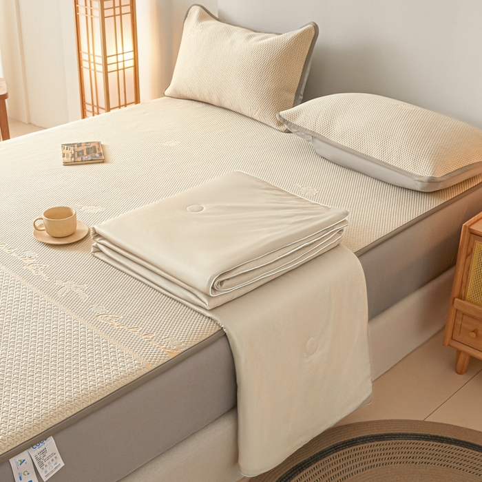 91家纺网 家纺一手货源 找家纺 欧邦 2025春夏新款PE凉感冰豆豆床笠款夏被夏凉被空调被四件套 四叶草-米