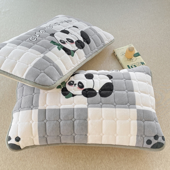 91家纺网 家纺一手货源 找家纺 （总）耐思家纺 2025 新款夹棉印花卡通纯色单品枕套