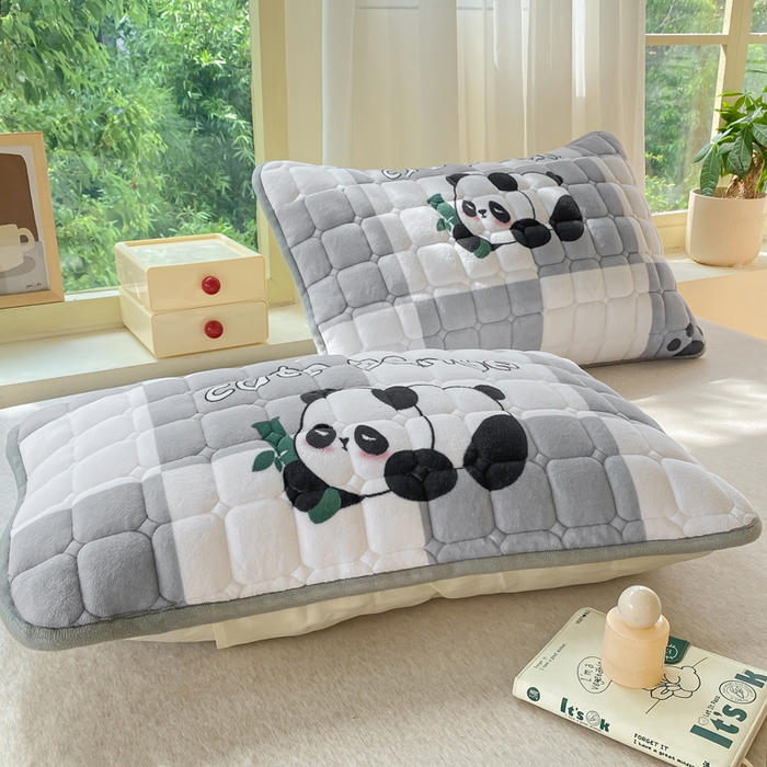 91家纺网 家纺一手货源 找家纺 （总）耐思家纺 2025 新款夹棉印花卡通纯色单品枕套