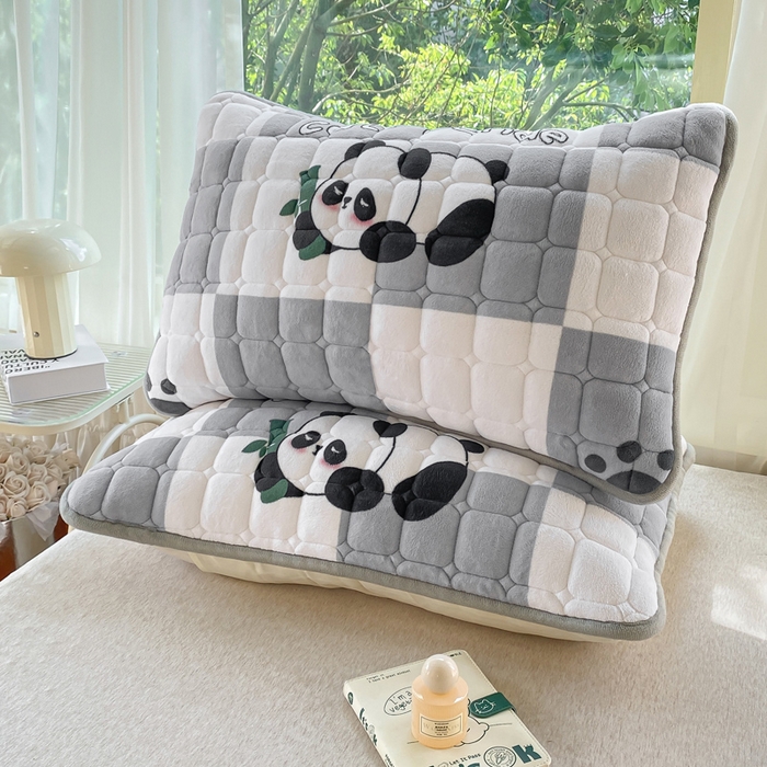 91家纺网 家纺一手货源 找家纺 （总）耐思家纺 2025 新款夹棉印花卡通纯色单品枕套