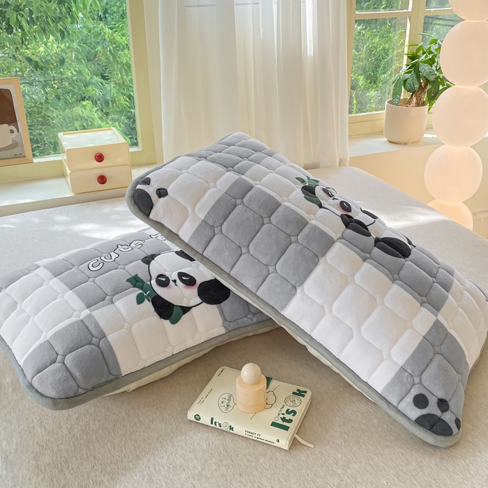 91家纺网 家纺一手货源 找家纺 （总）耐思家纺 2025 新款夹棉印花卡通纯色单品枕套