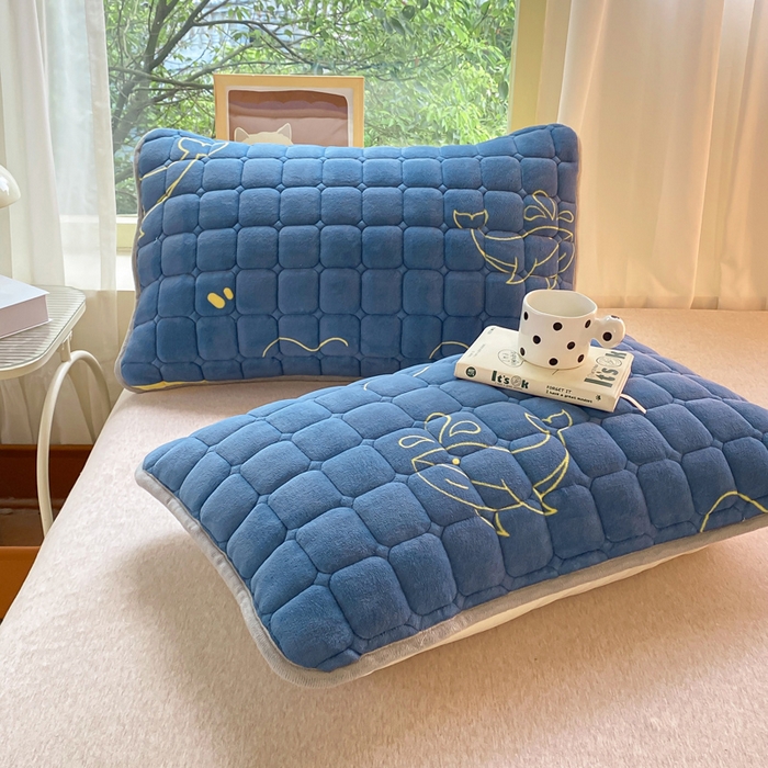 91家纺网 家纺一手货源 找家纺 （总）耐思家纺 2025 新款夹棉印花卡通纯色单品枕套