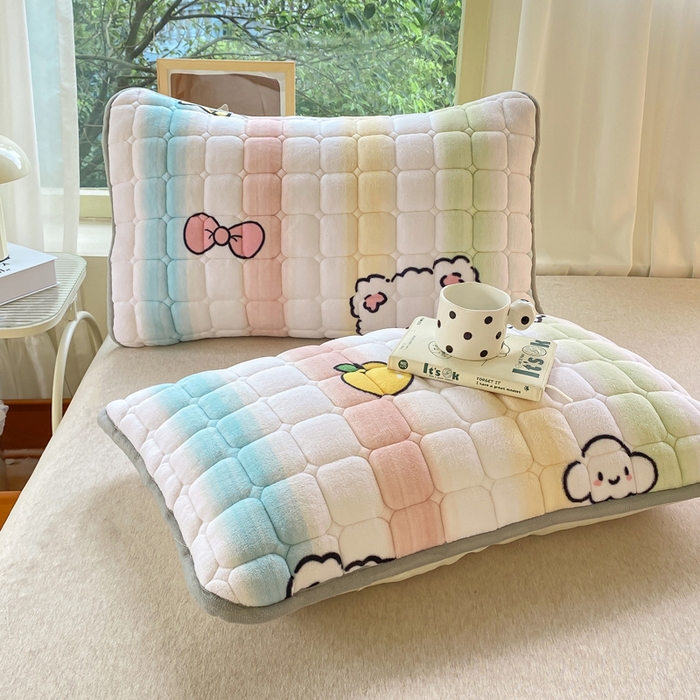 91家纺网 家纺一手货源 找家纺 （总）耐思家纺 2025 新款夹棉印花卡通纯色单品枕套