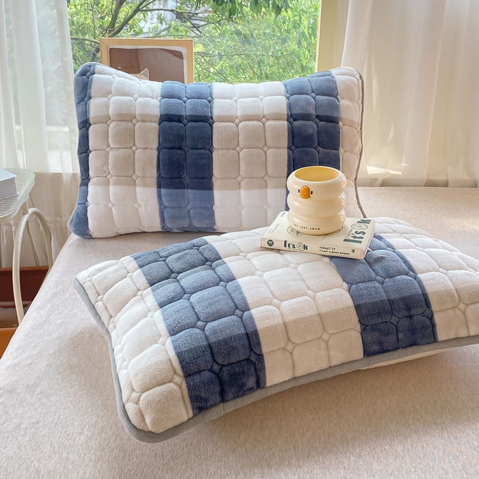 91家纺网 家纺一手货源 找家纺 （总）耐思家纺 2025 新款夹棉印花卡通纯色单品枕套