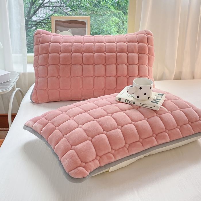 91家纺网 家纺一手货源 找家纺 （总）耐思家纺 2025 新款夹棉印花卡通纯色单品枕套