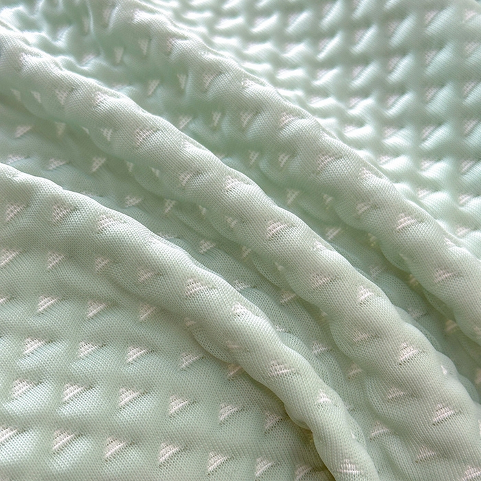 91家纺网 家纺一手货源 找家纺 蓝邻家纺 2025春夏新款PE提花雪纺+绣花花边凉席席子-场景二 夏花-绿