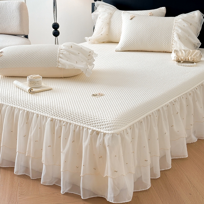 蓝邻家纺 2025春夏新款PE提花雪纺+绣花花边凉席席子-场景二 夏花-米白