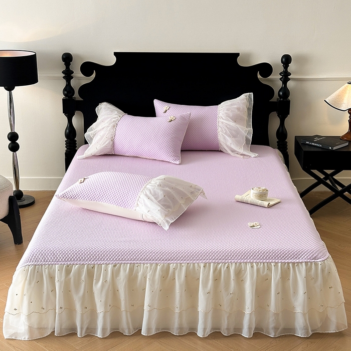 91家纺网 家纺一手货源 找家纺 蓝邻家纺 2025春夏新款PE提花雪纺+绣花花边凉席席子-场景二 夏花-紫