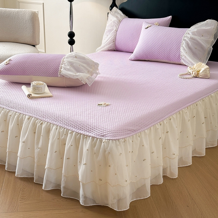 91家纺网 家纺一手货源 找家纺 蓝邻家纺 2025春夏新款PE提花雪纺+绣花花边凉席席子-场景二 夏花-紫