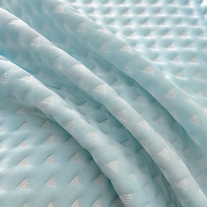 91家纺网 家纺一手货源 找家纺 蓝邻家纺 2025春夏新款PE提花雪纺+绣花花边凉席席子-场景二 夏花-蓝