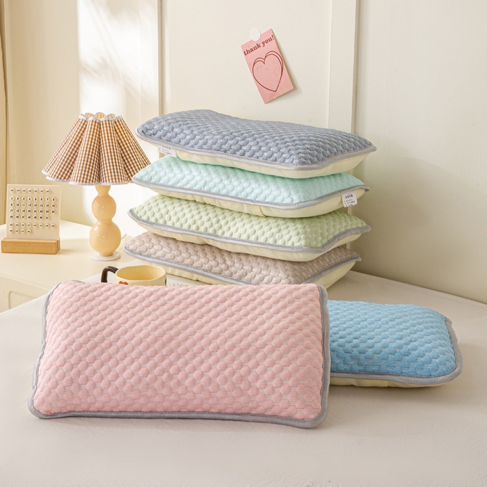 91家纺网 家纺一手货源 找家纺 博雅 2025春夏新款儿童凉感豆豆枕套 枕套单件 组合图仅供展示