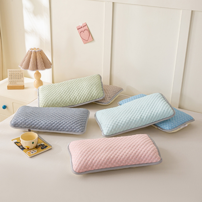 91家纺网 家纺一手货源 找家纺 博雅 2025春夏新款儿童凉感豆豆枕套 枕套单件 组合图仅供展示