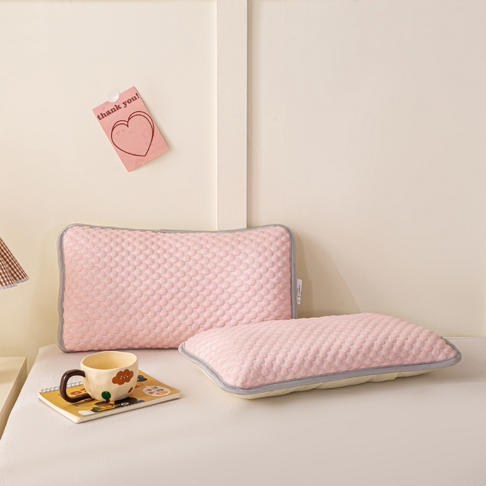 91家纺网 家纺一手货源 找家纺 博雅 2025春夏新款儿童凉感豆豆枕套 枕套单件 凉豆豆粉