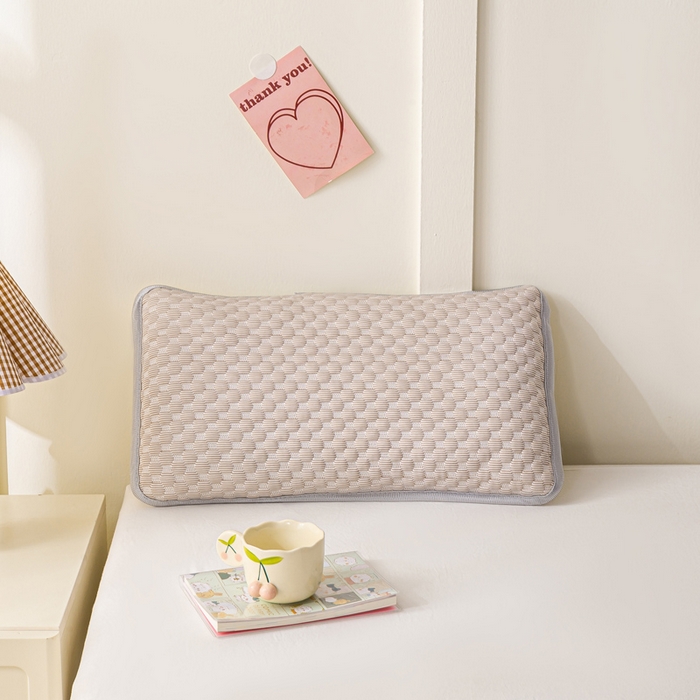 91家纺网 家纺一手货源 找家纺 博雅 2025春夏新款儿童凉感豆豆枕套 枕套单件 凉豆豆咖