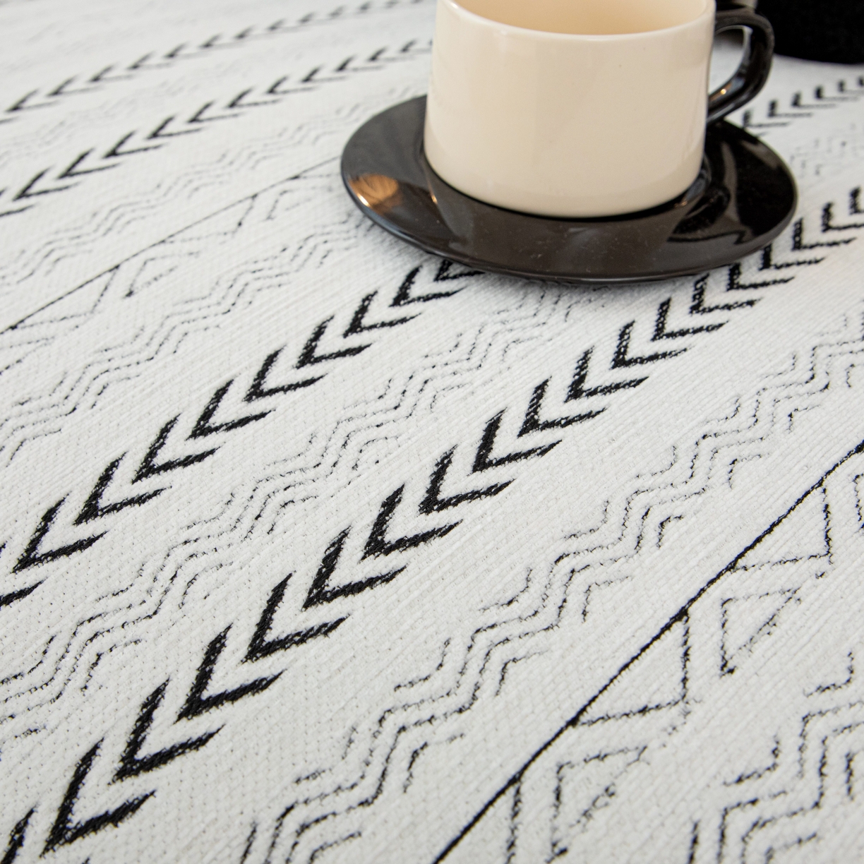 91家纺网 家纺一手货源 找家纺 沐沐家纺 2026新款符文沙发垫 黑色