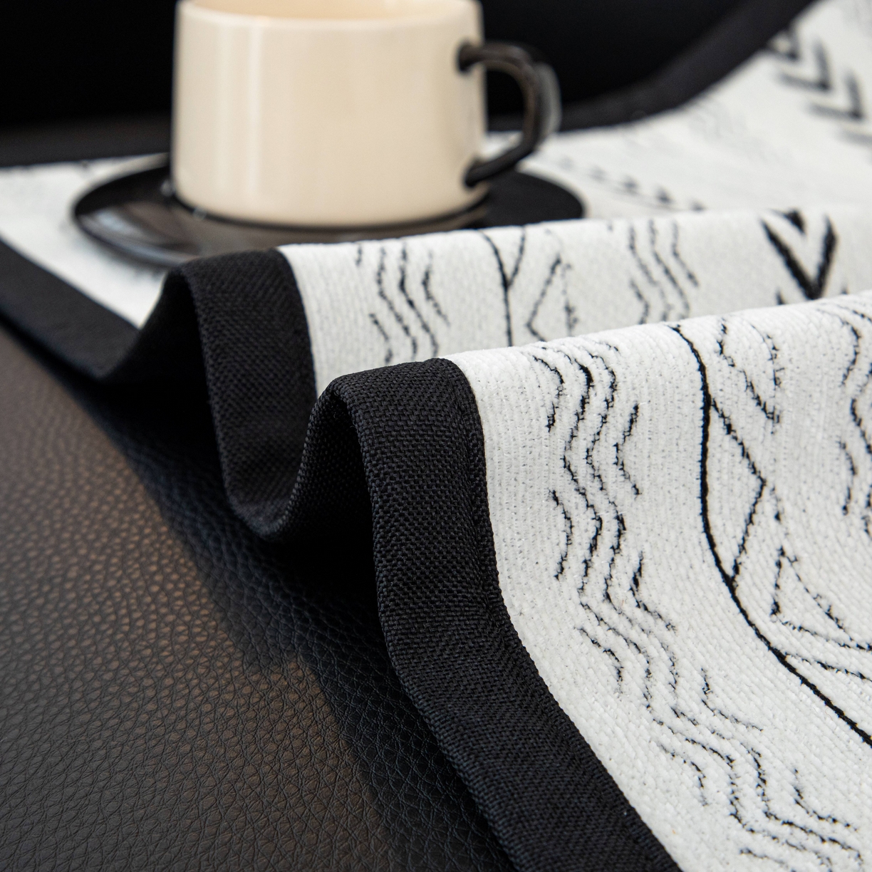 91家纺网 家纺一手货源 找家纺 沐沐家纺 2026新款符文沙发垫 黑色