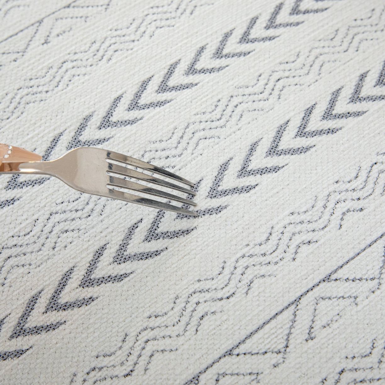 91家纺网 家纺一手货源 找家纺 沐沐家纺 2026新款符文沙发垫 浅中灰