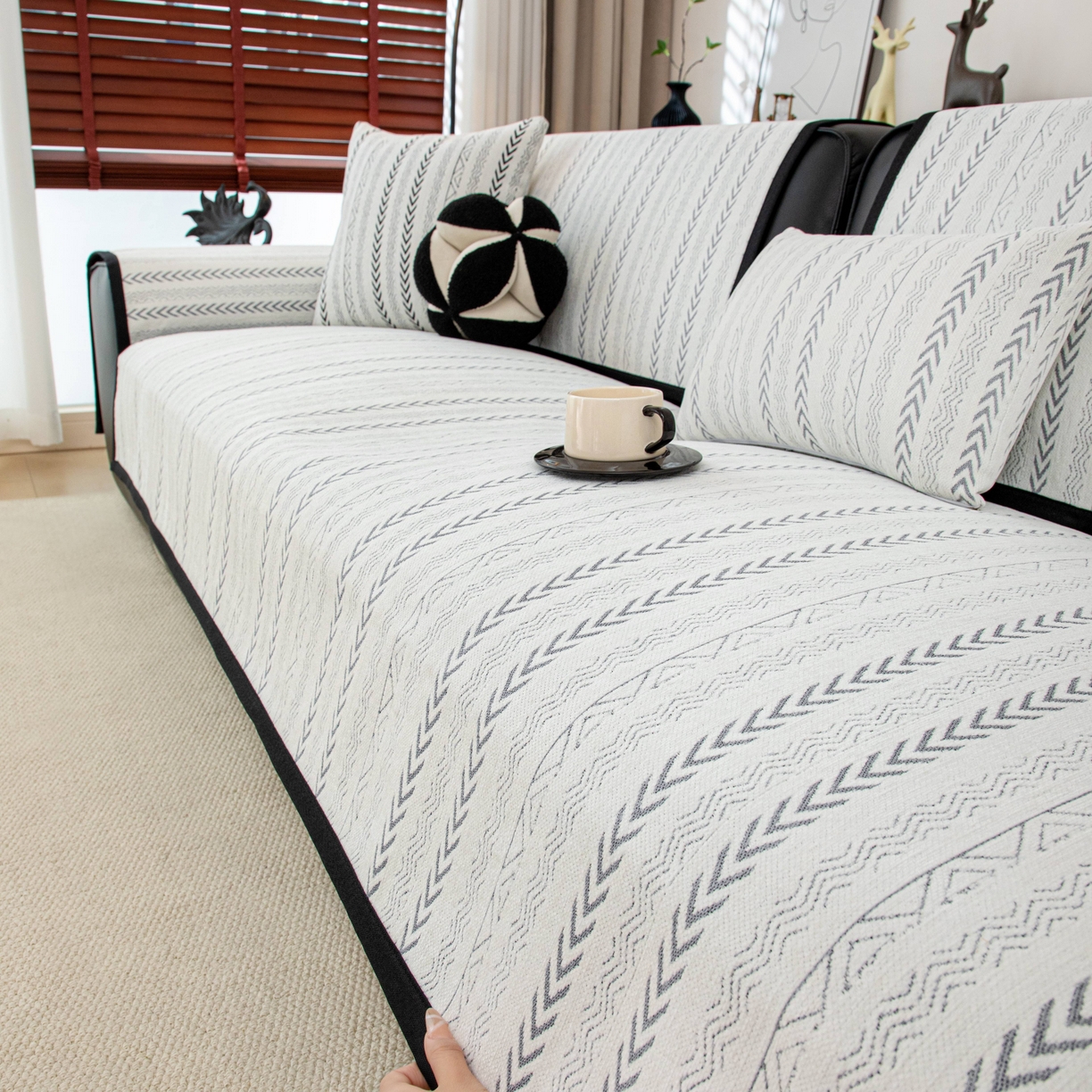 91家纺网 家纺一手货源 找家纺 沐沐家纺 2026新款符文沙发垫 浅中灰