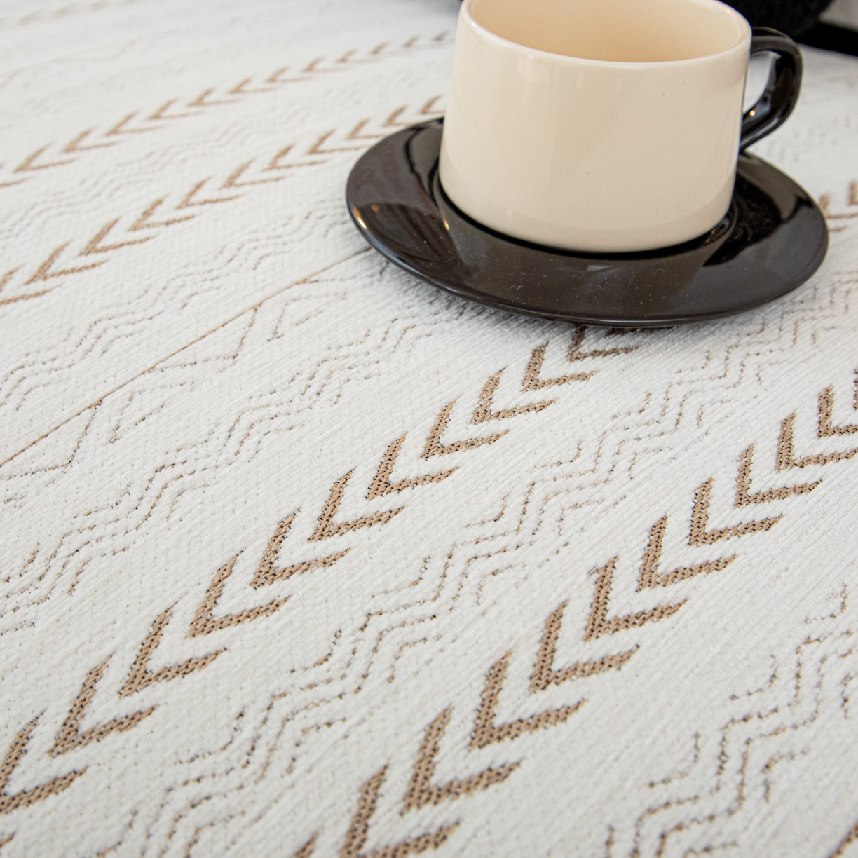 91家纺网 家纺一手货源 找家纺 沐沐家纺 2026新款符文沙发垫 驼色