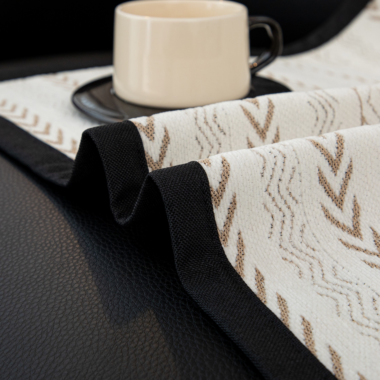 91家纺网 家纺一手货源 找家纺 沐沐家纺 2026新款符文沙发垫 驼色