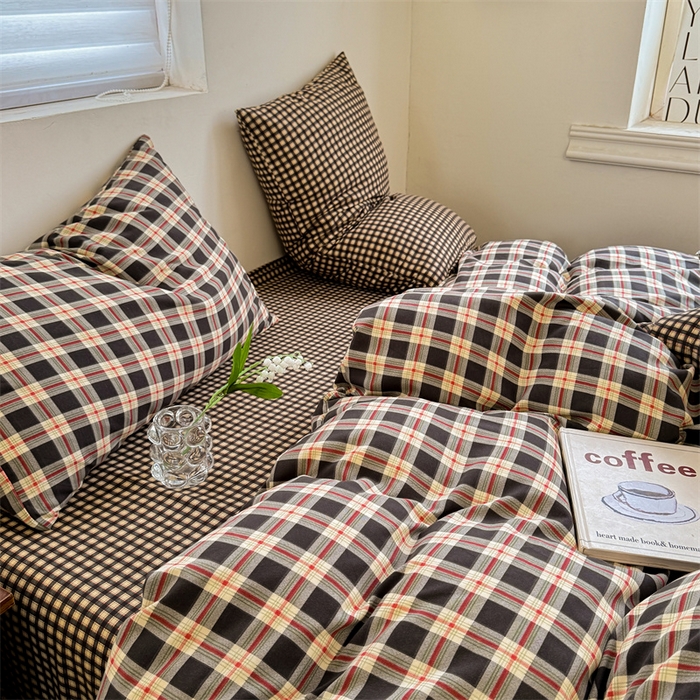 91家纺网 家纺一手货源 找家纺 多品家纺 2025新款简约复古风水洗棉格子四件套 柏林+黑小格