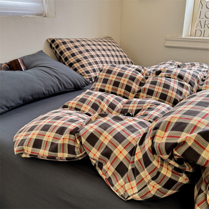 91家纺网 家纺一手货源 找家纺 多品家纺 2025新款简约复古风水洗棉格子四件套 柏林+黑